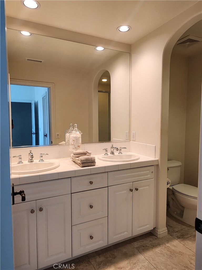 678 E Valencia Street 105