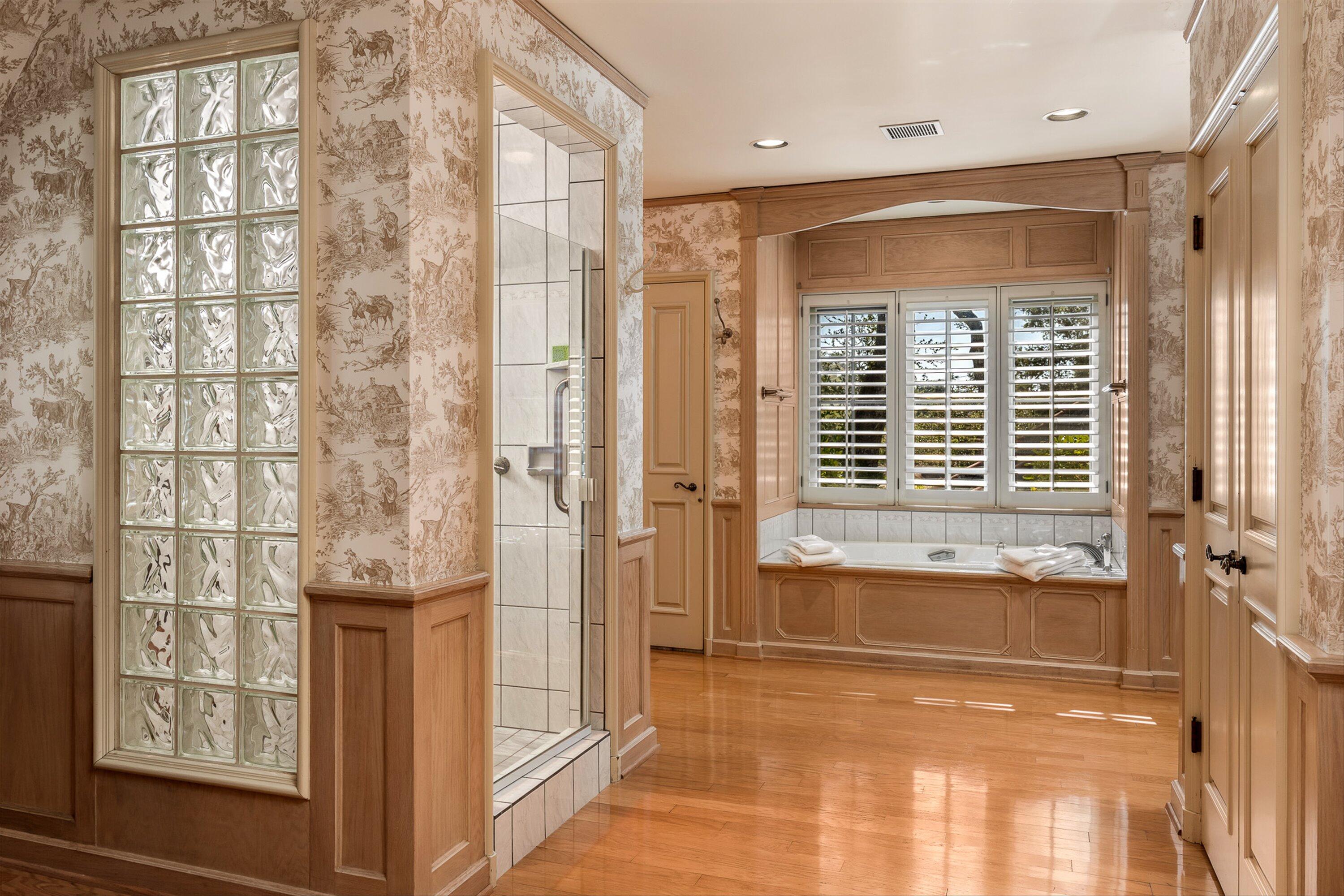 1715 Glen Oaks Drive