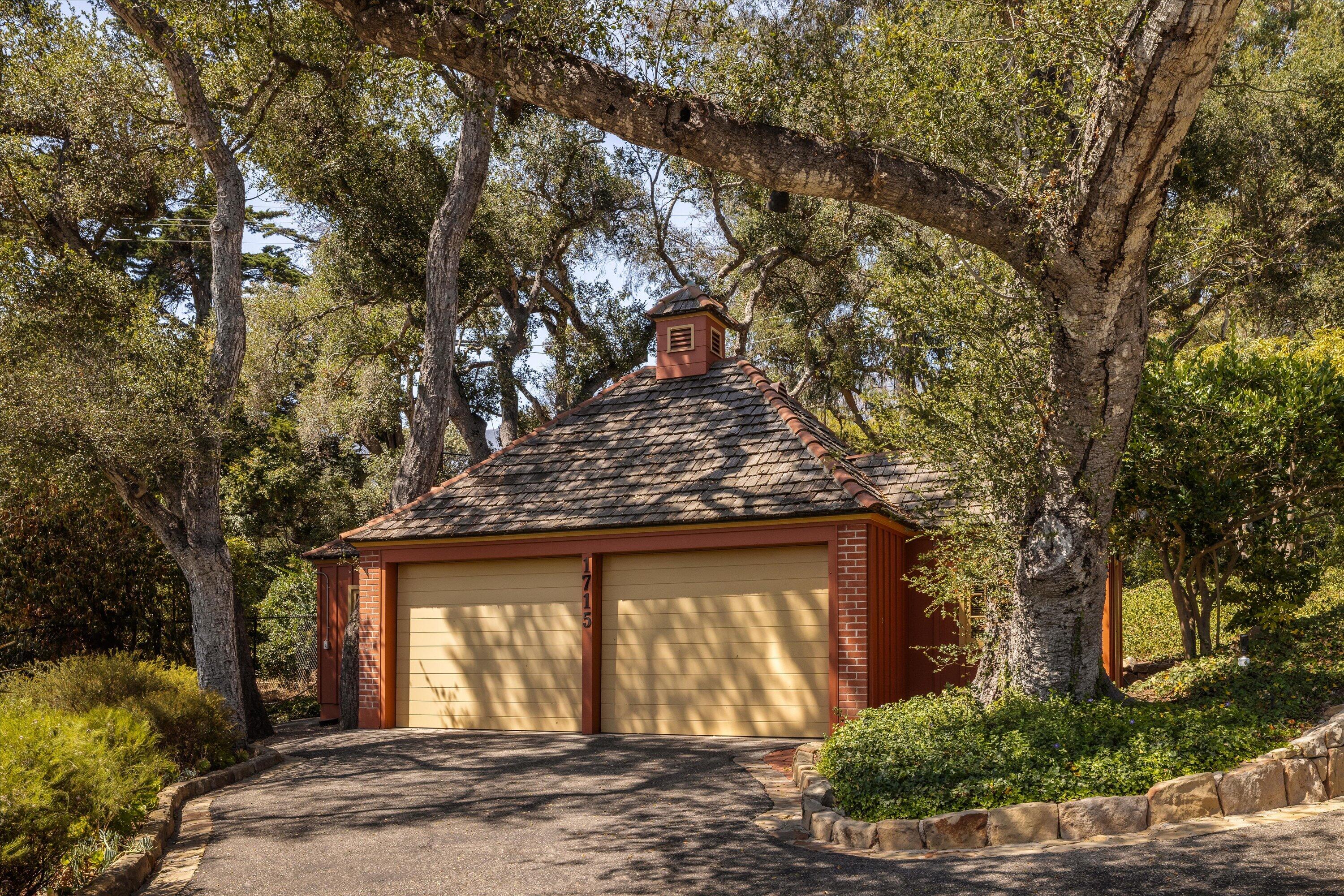 1715 Glen Oaks Drive