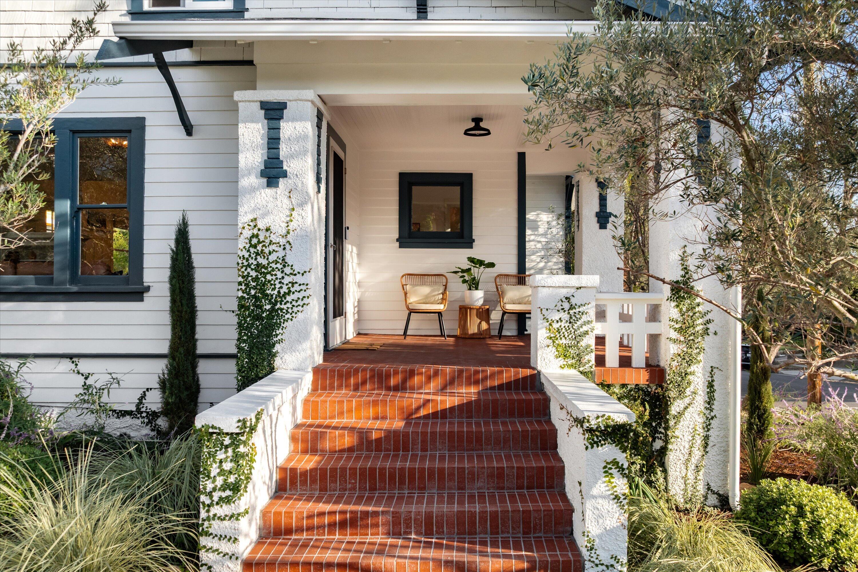 502 E Sola Street