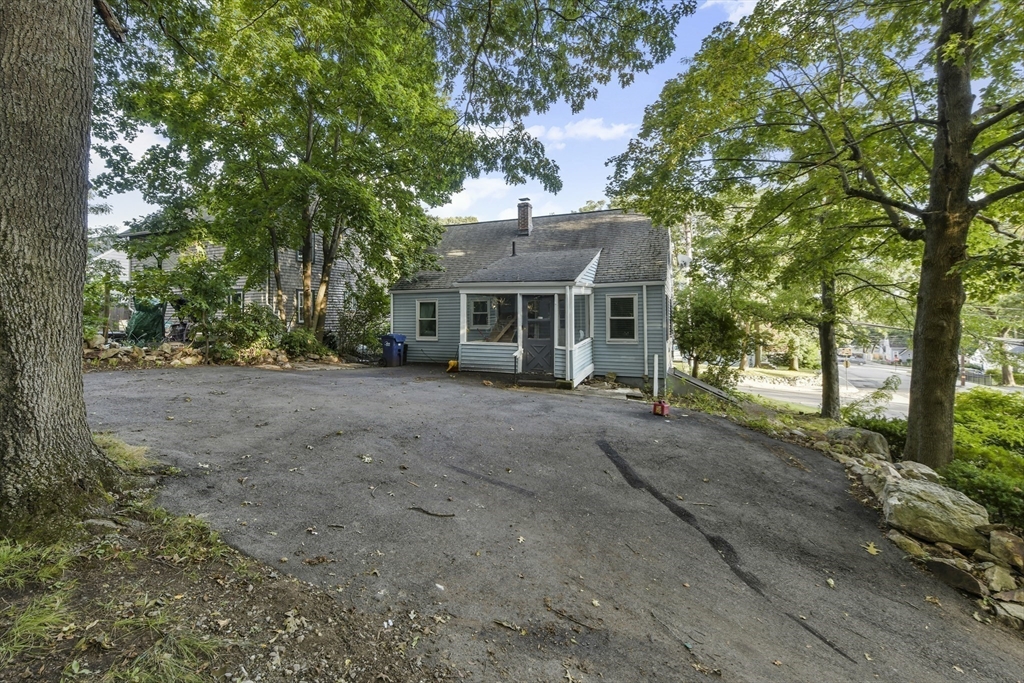55 Farrar Ave