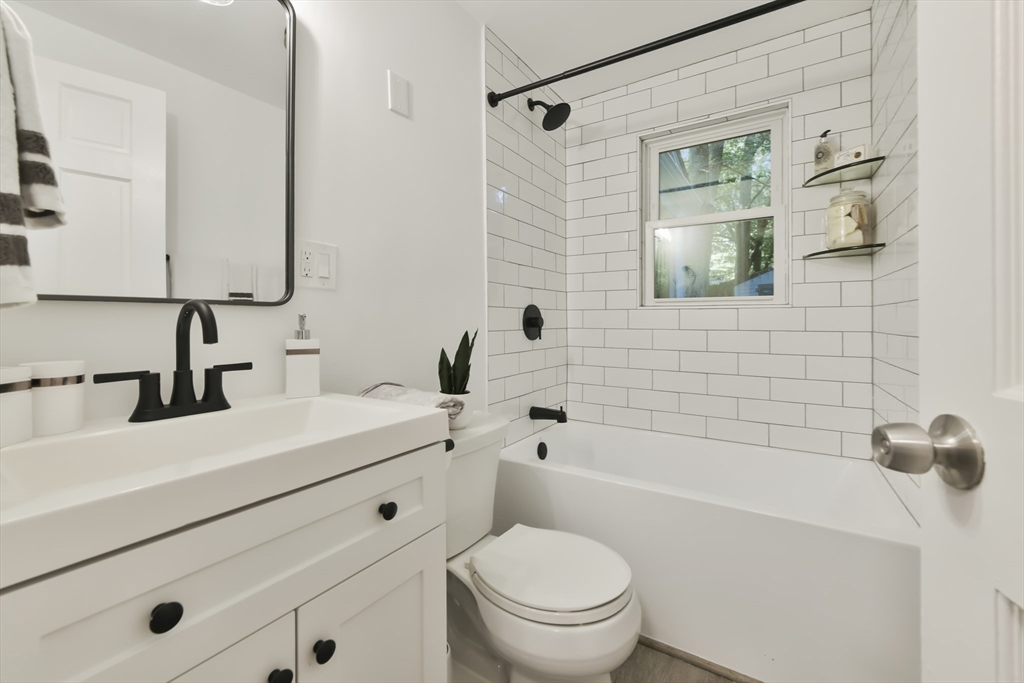 55 Farrar Ave