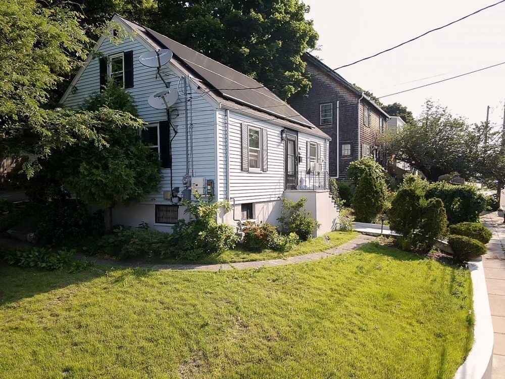 55 Farrar Ave