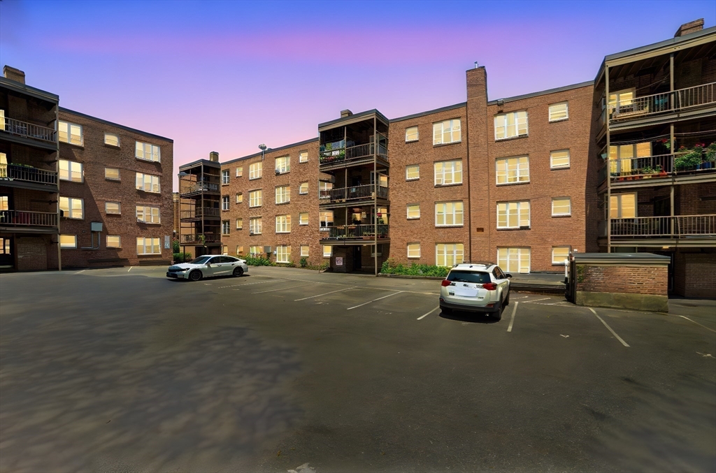 84 Strathmore Rd # 7