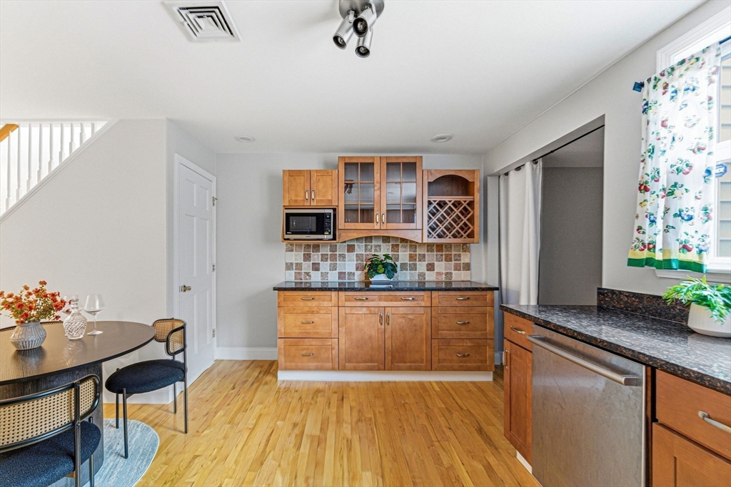 3 Mullins Ct # 3