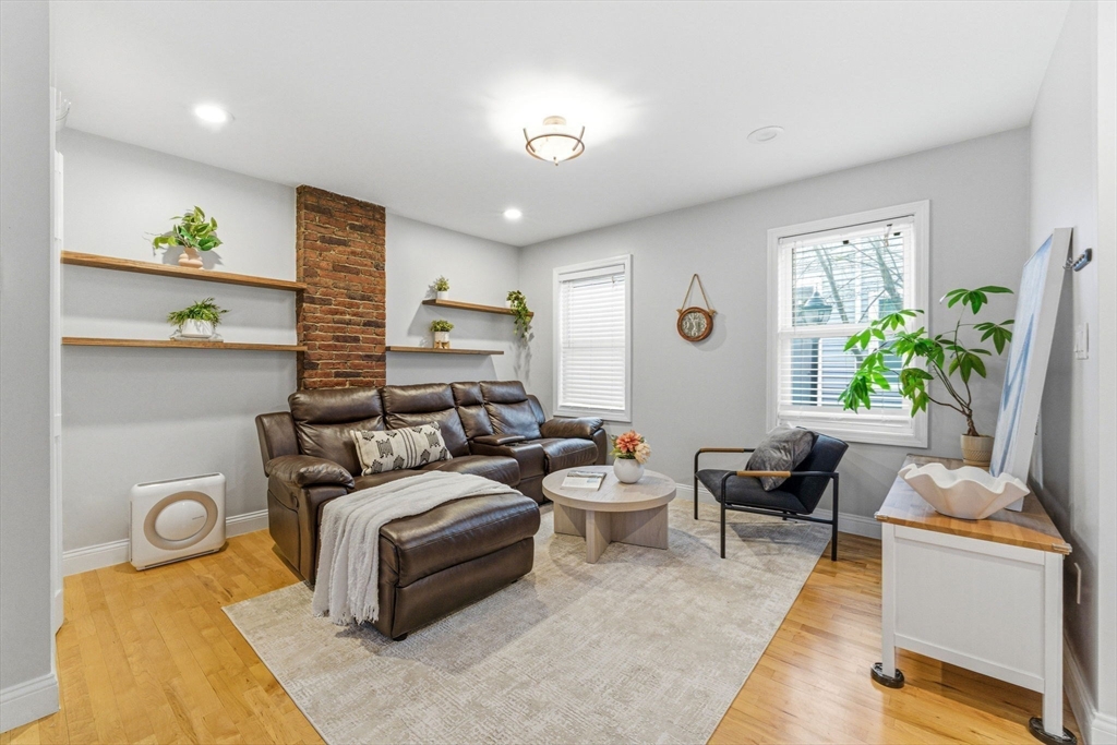 3 Mullins Ct # 3