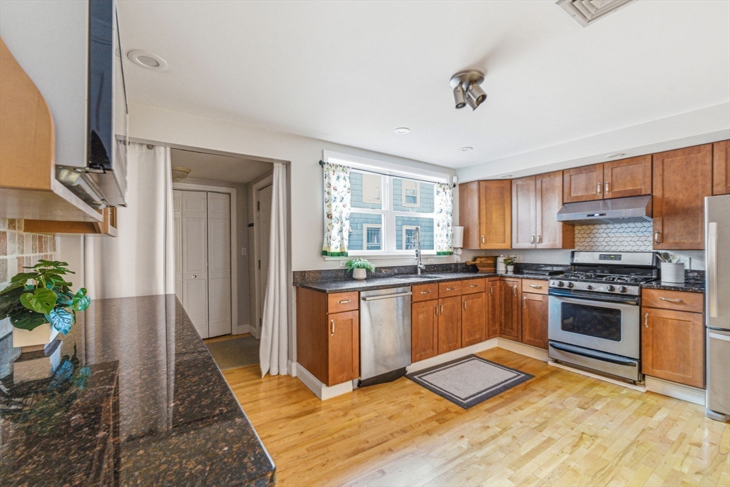3 Mullins Ct # 3