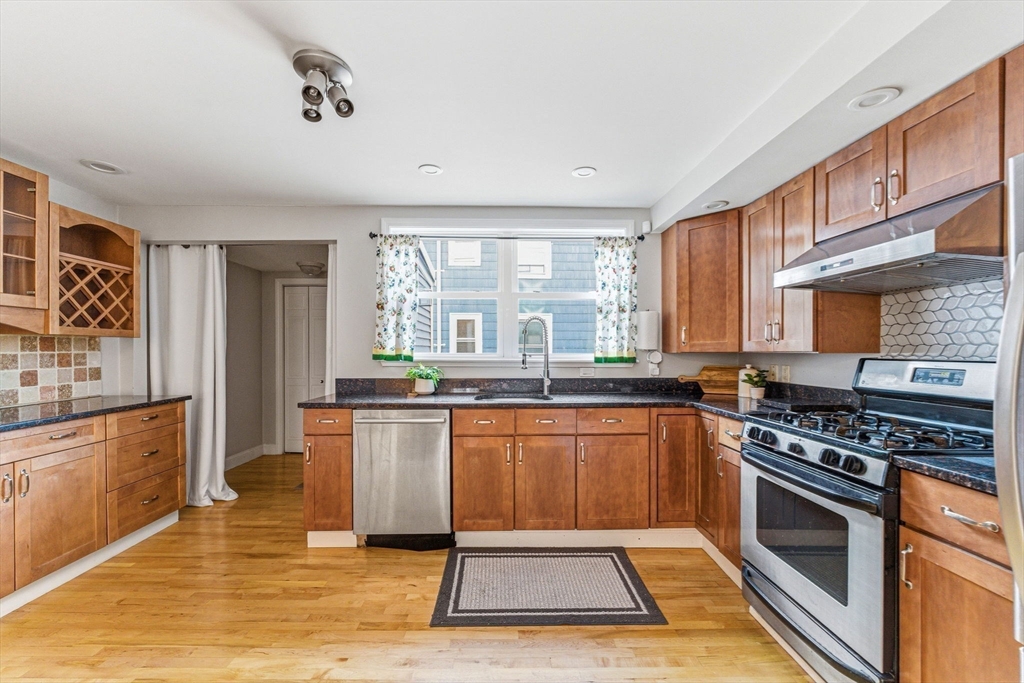 3 Mullins Ct # 3