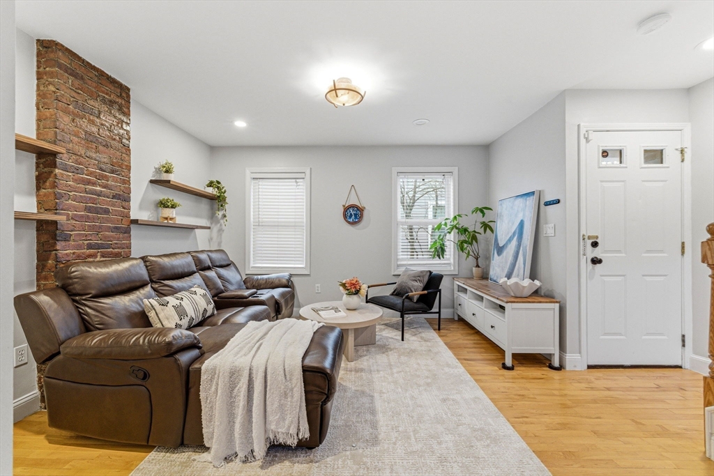 3 Mullins Ct # 3