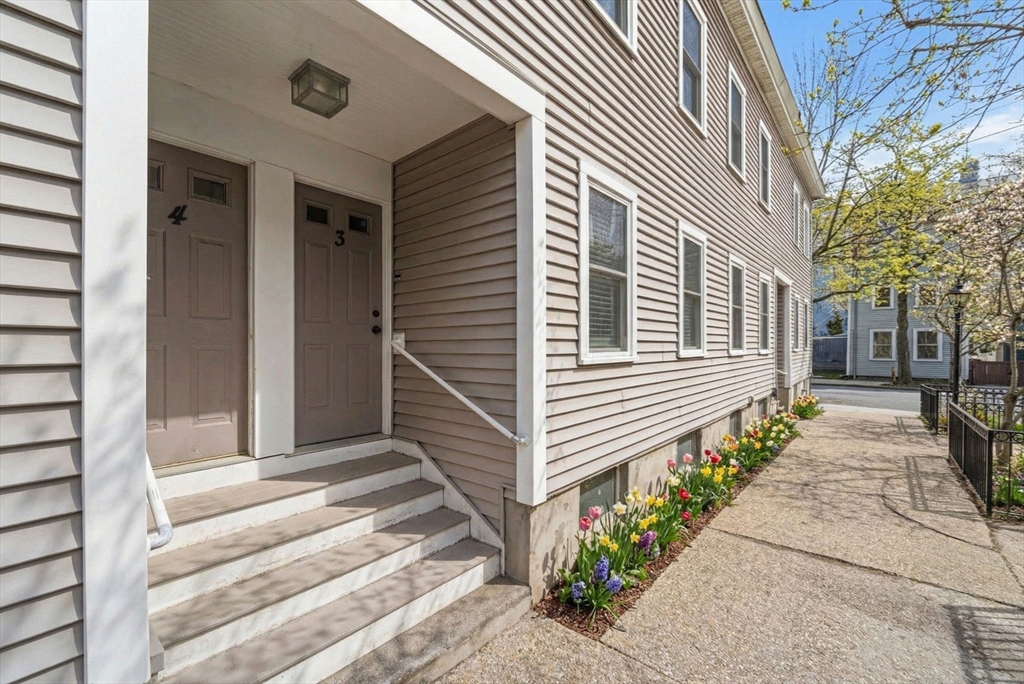 3 Mullins Ct # 3