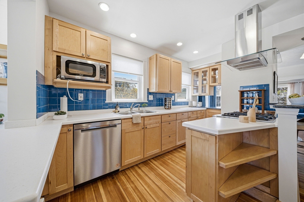 52 Greenleaf Ave # 52