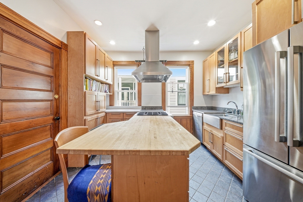 113 Antrim St # 3