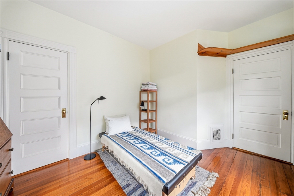 113 Antrim St # 3