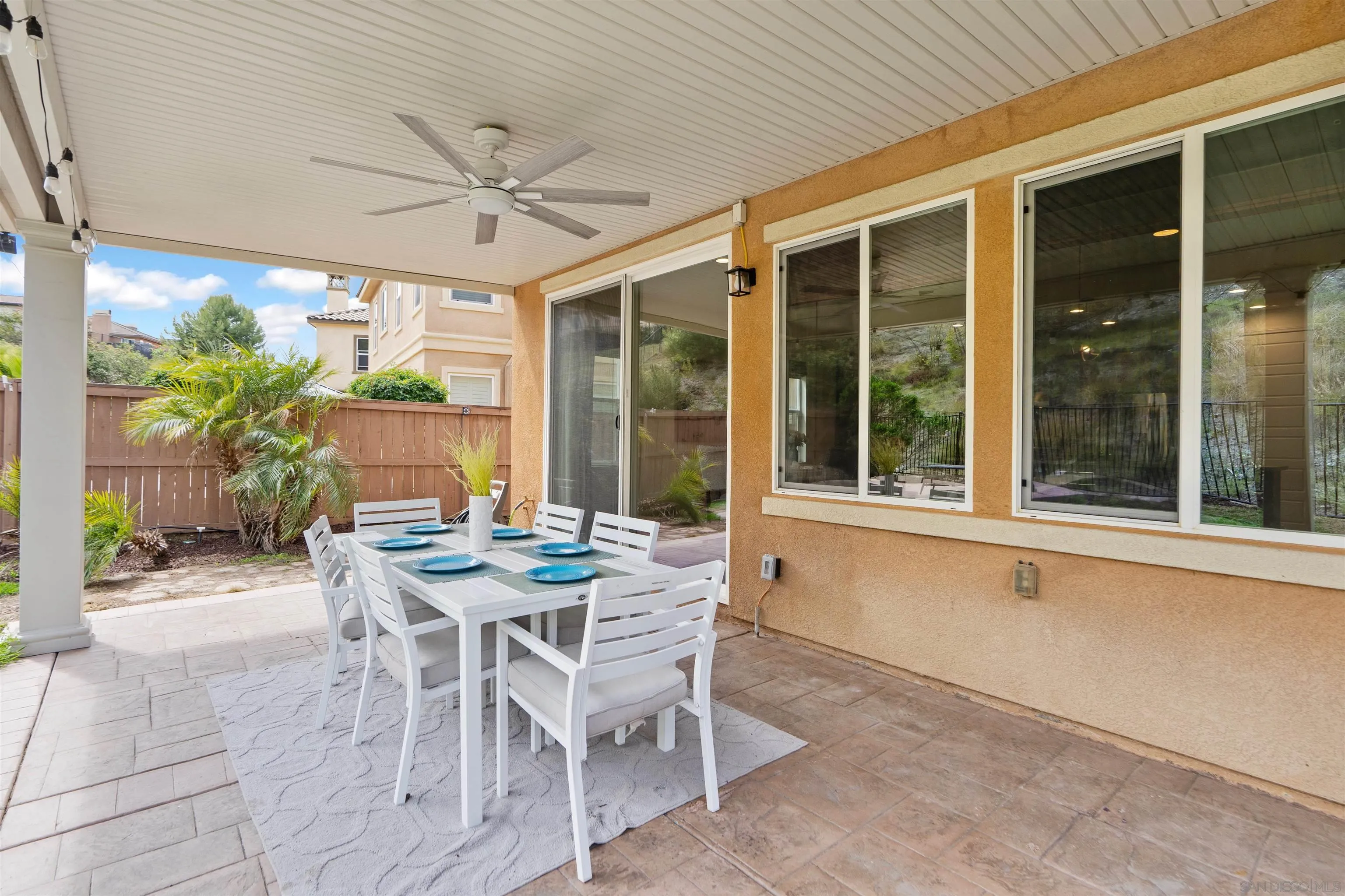 1735 Avenida Regina