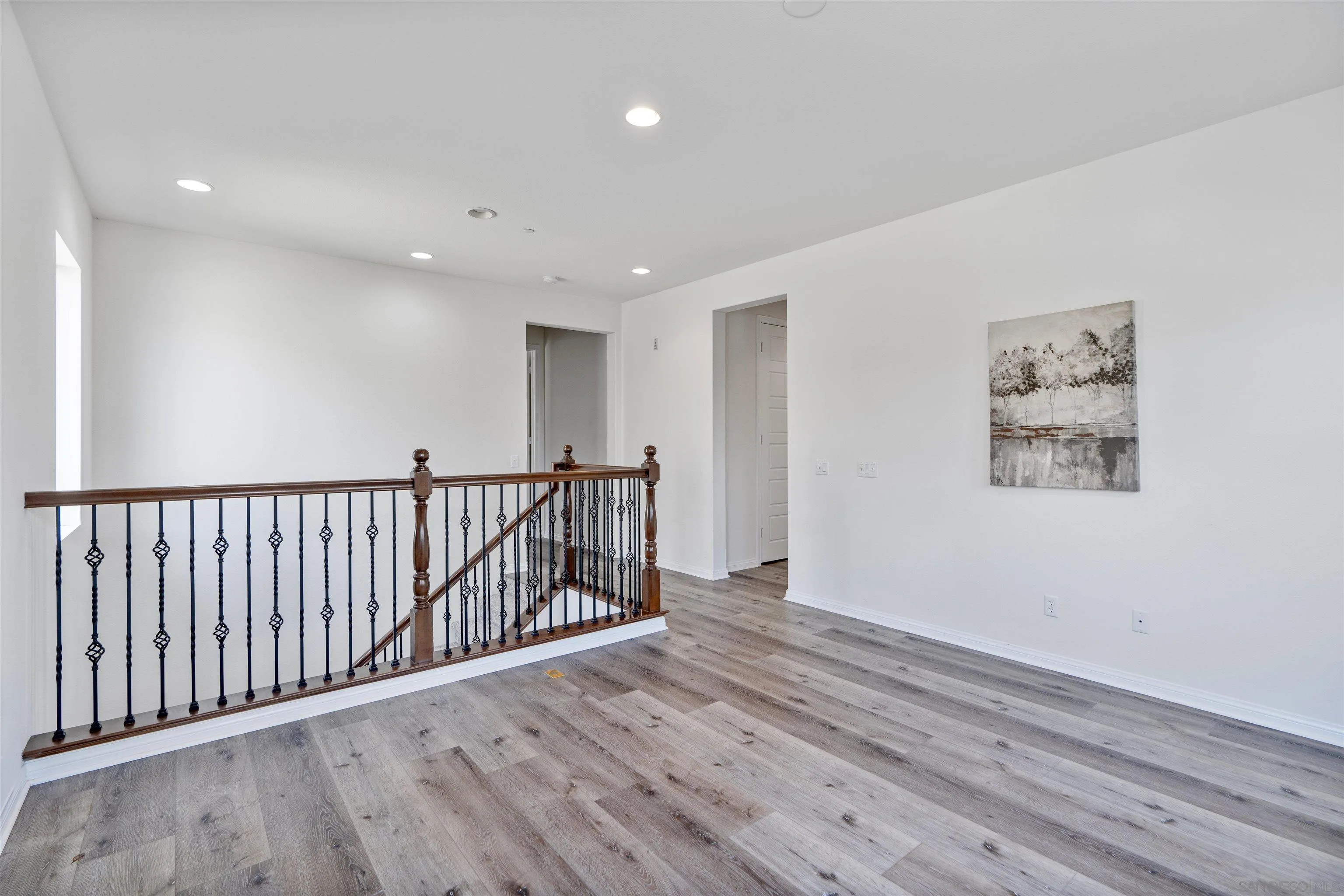 1735 Avenida Regina