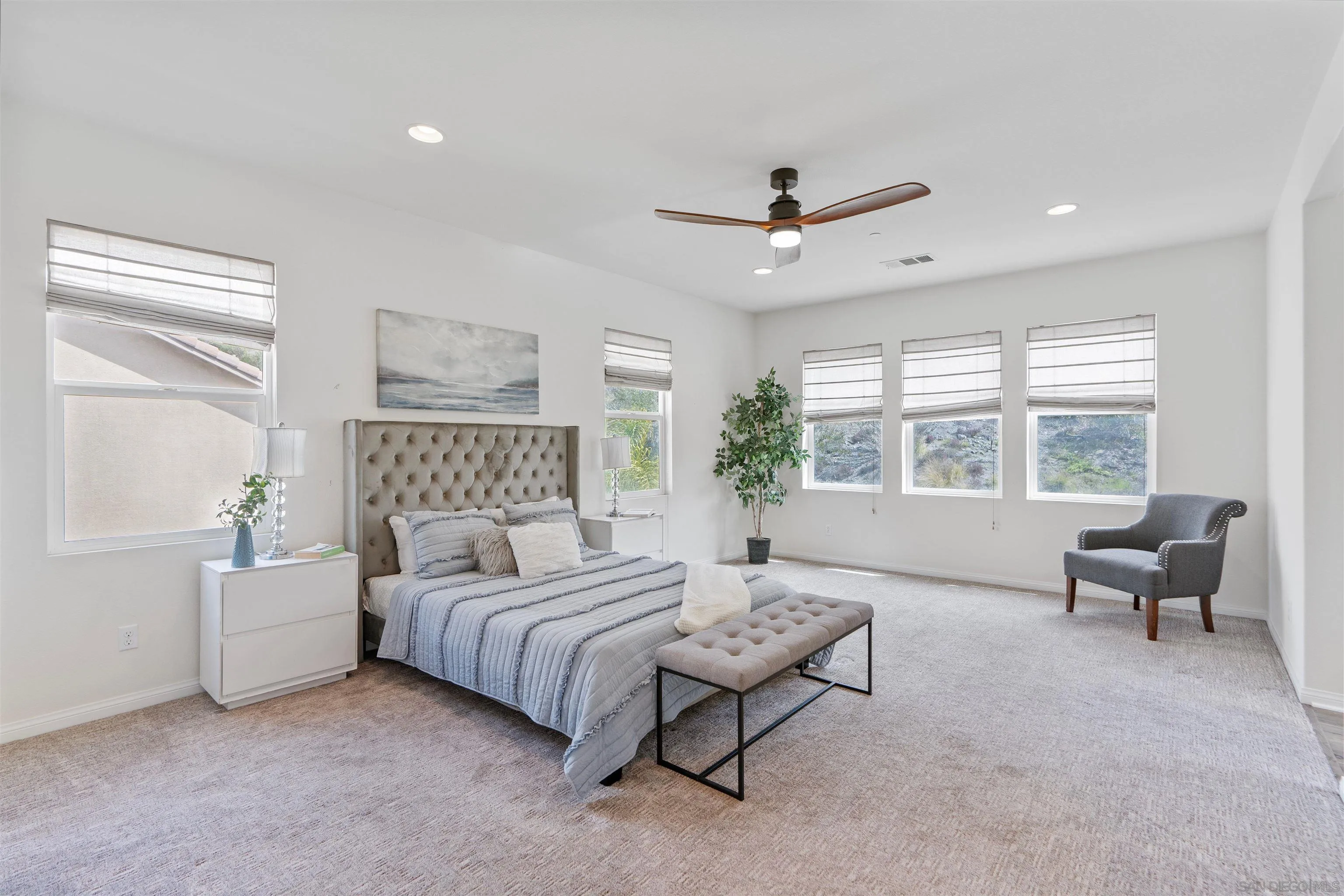 1735 Avenida Regina