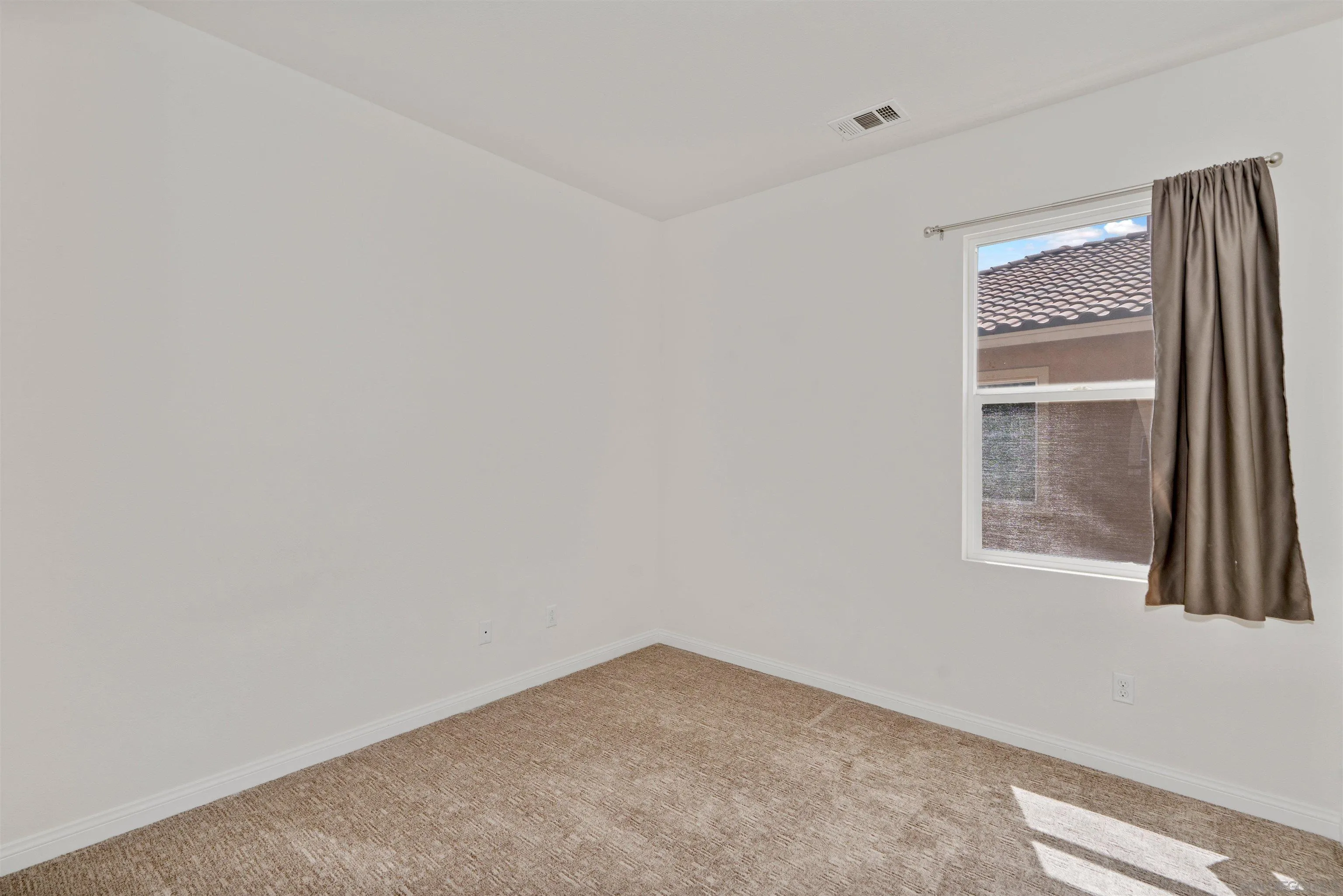 1735 Avenida Regina