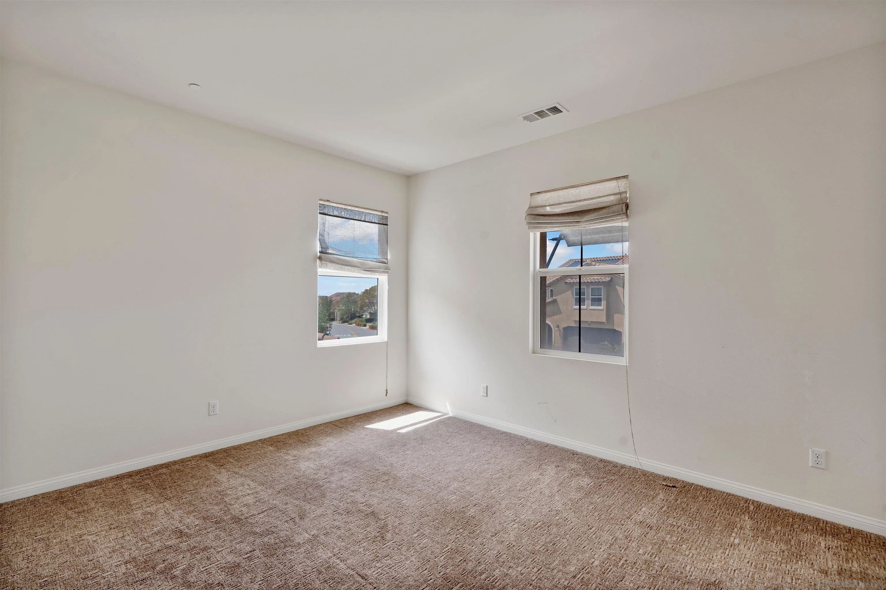 1735 Avenida Regina