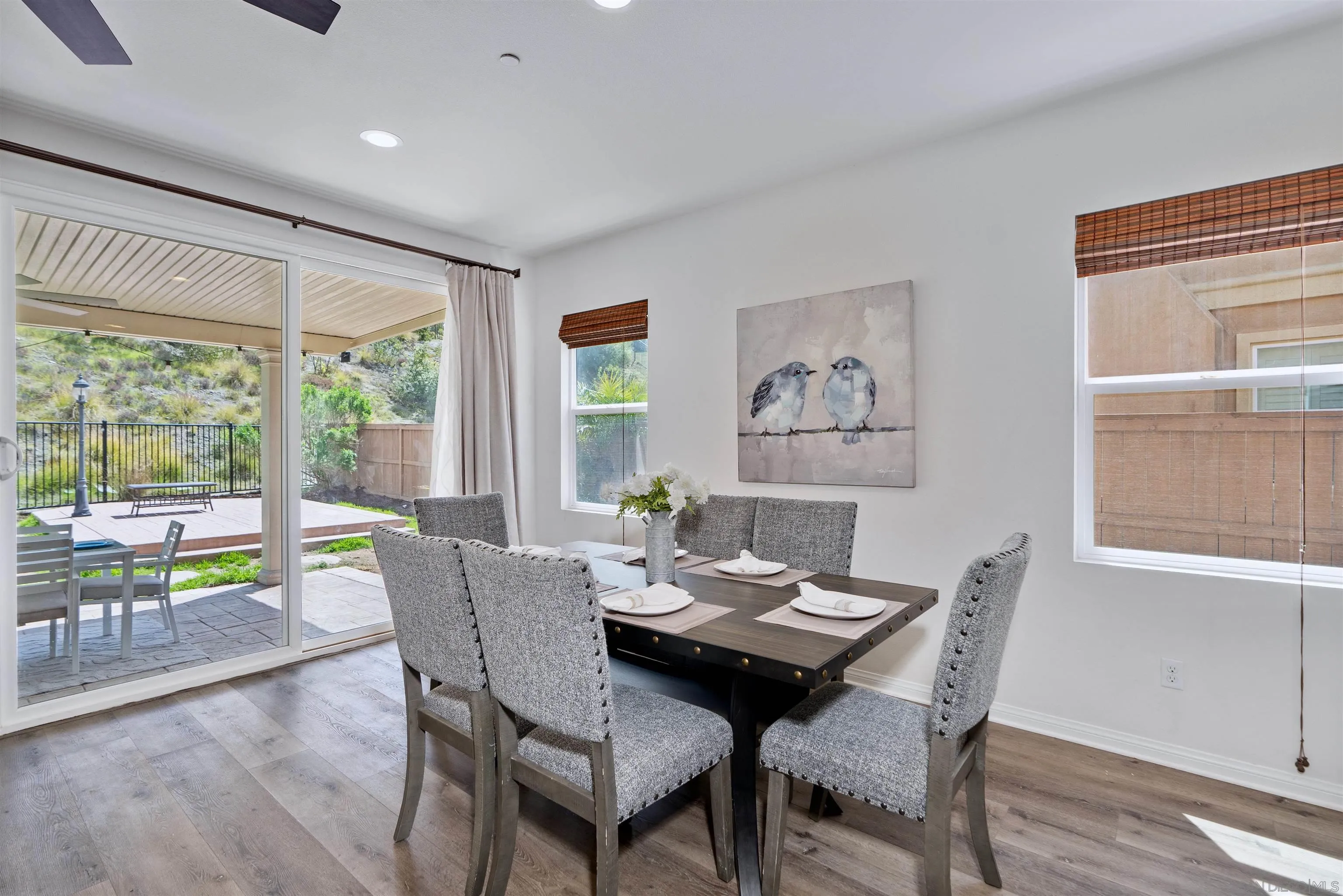 1735 Avenida Regina