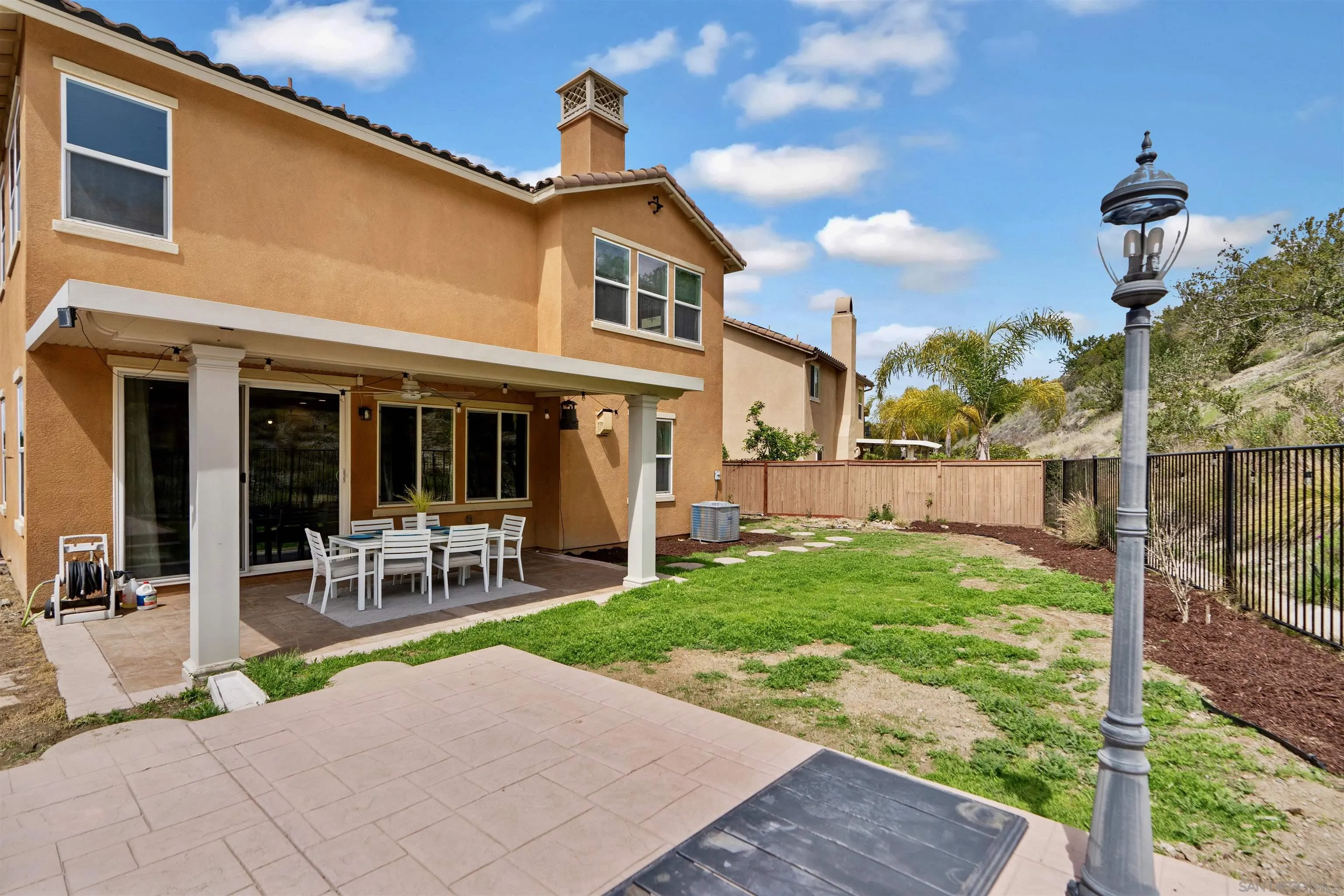1735 Avenida Regina