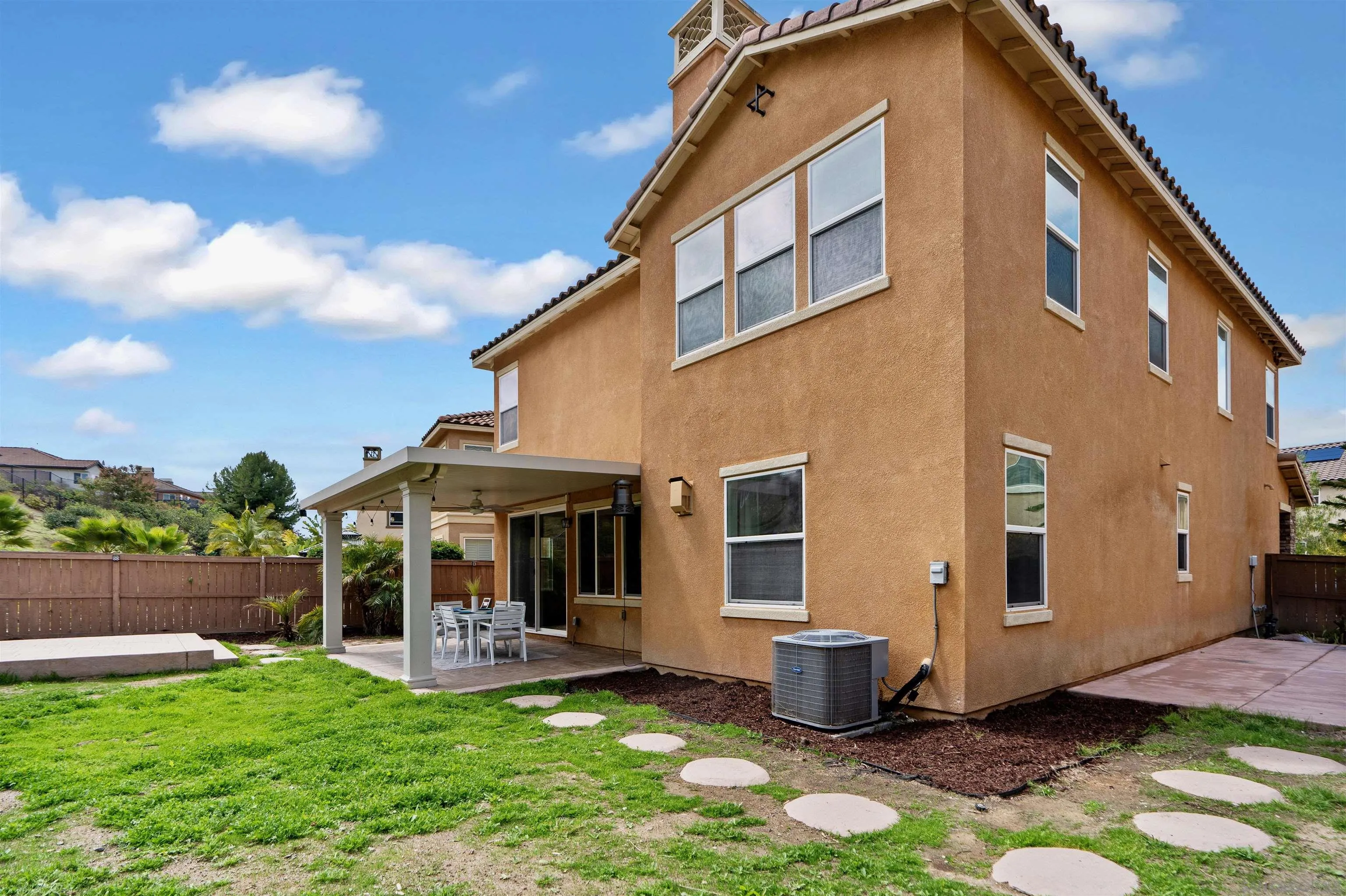 1735 Avenida Regina