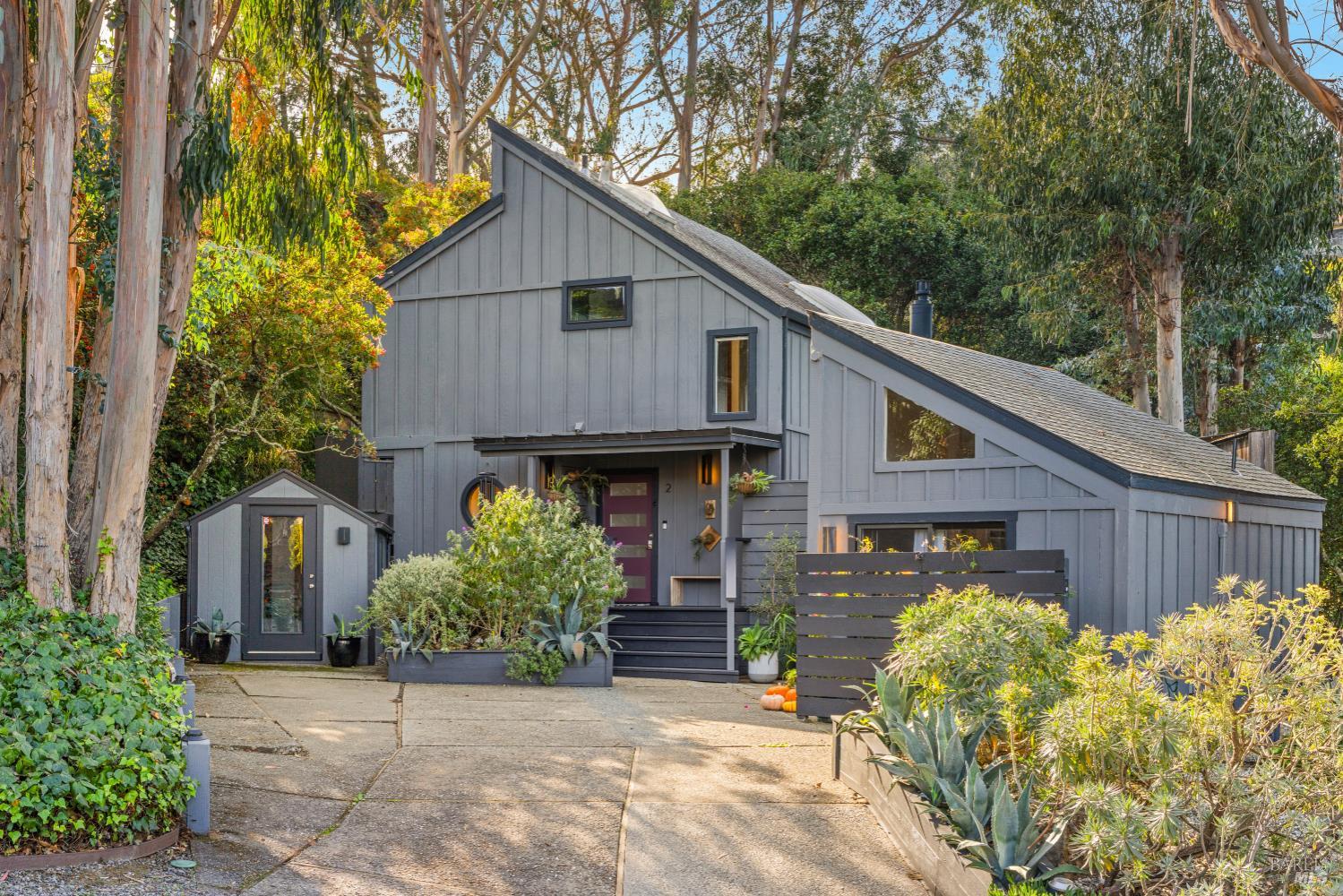 2 Lincoln Drive