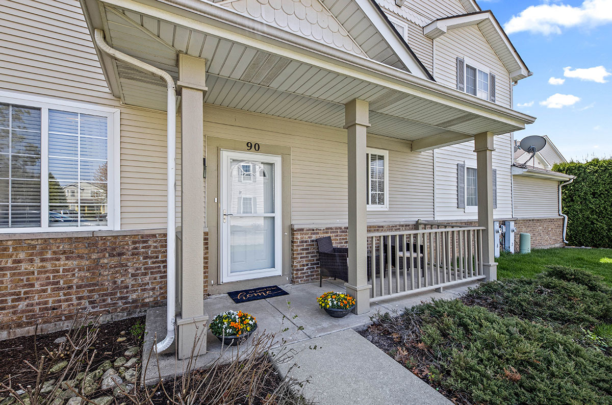 90 Strawflower Court