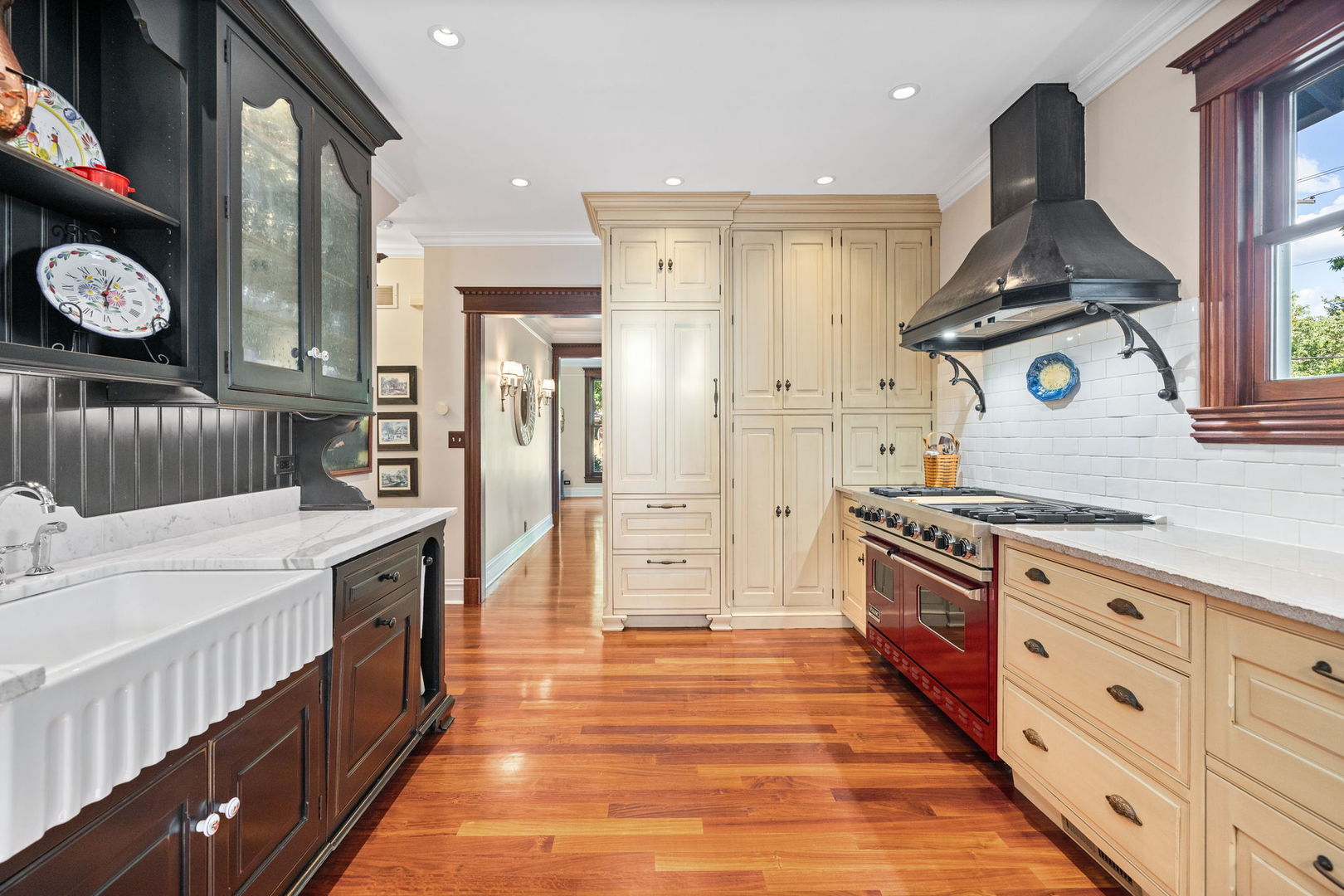 5 N Columbia Street