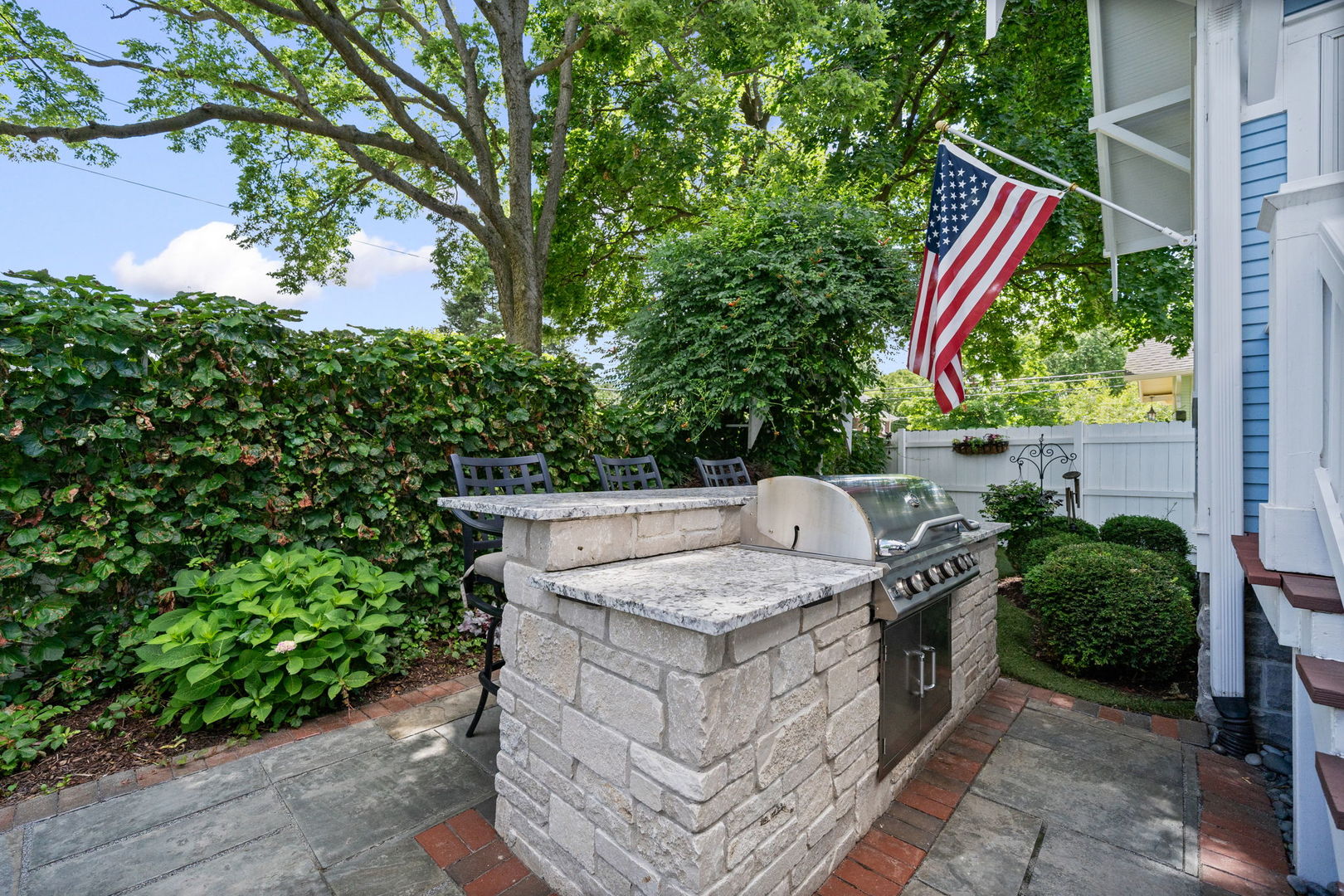 5 N Columbia Street