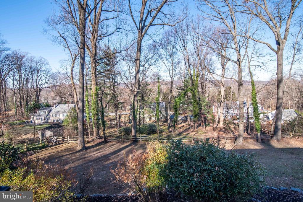 483 HILLTOP ROAD