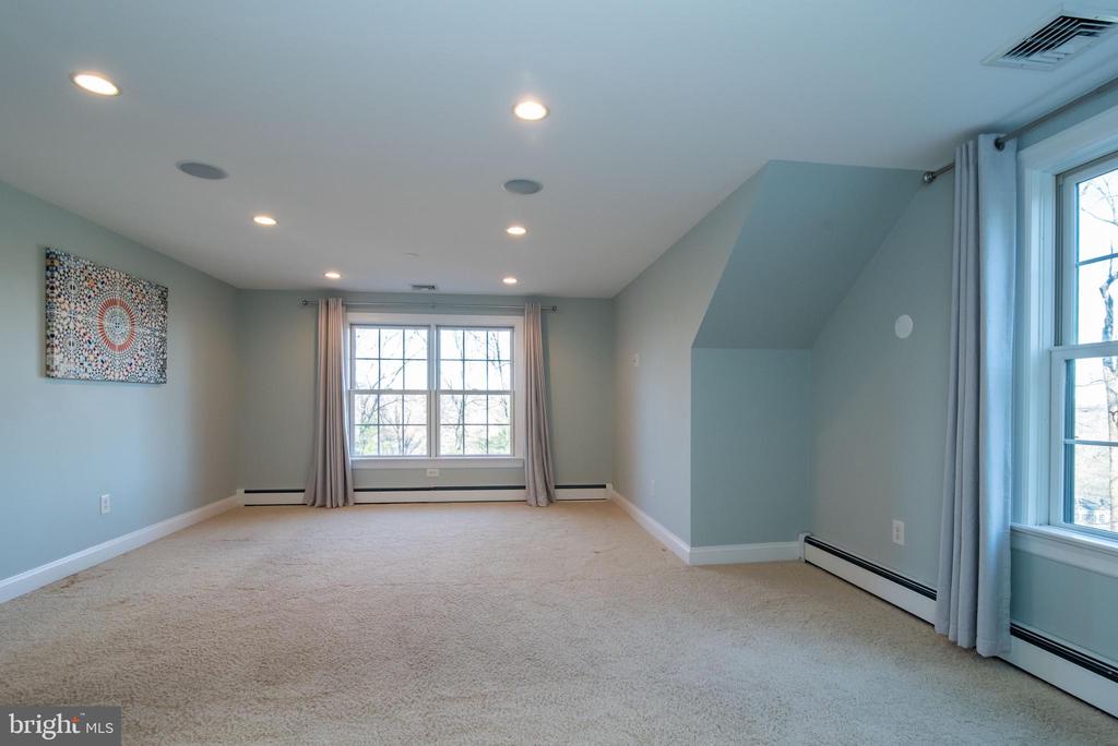 483 HILLTOP ROAD