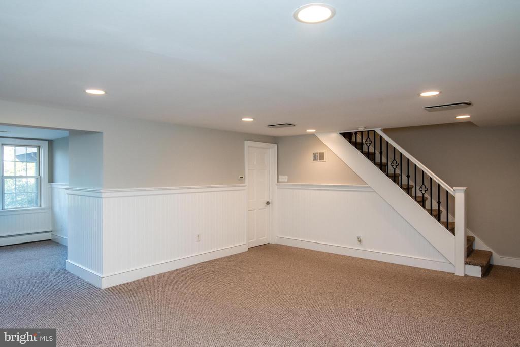 483 HILLTOP ROAD