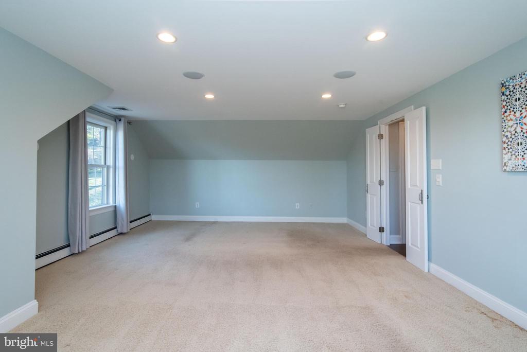 483 HILLTOP ROAD