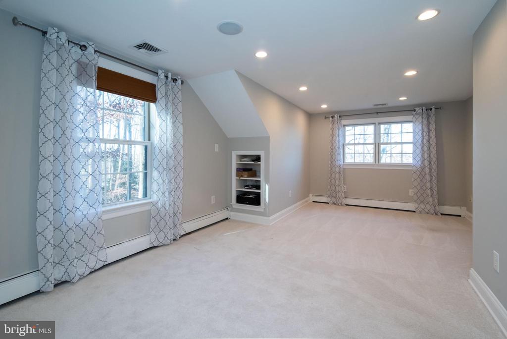 483 HILLTOP ROAD