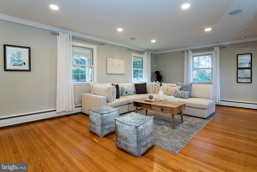 483 HILLTOP ROAD