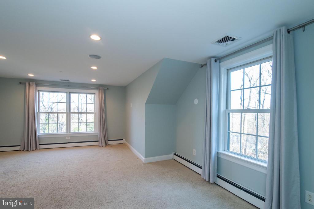 483 HILLTOP ROAD