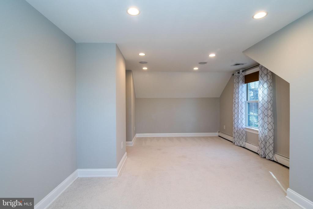 483 HILLTOP ROAD