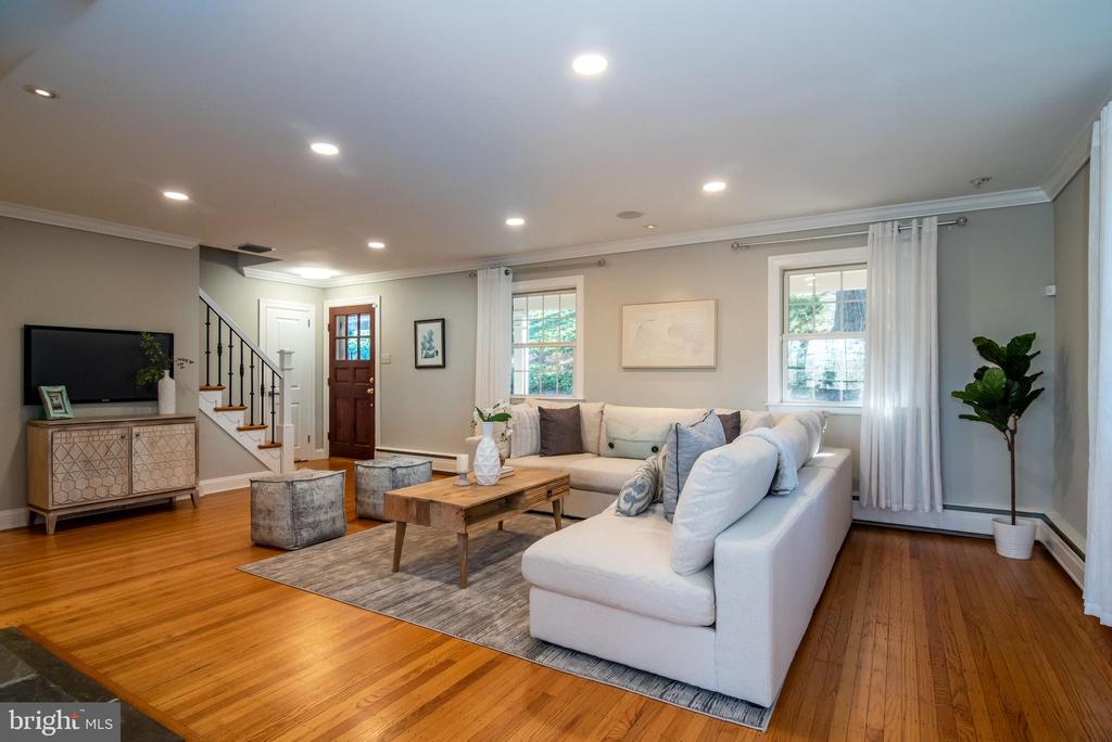 483 HILLTOP ROAD