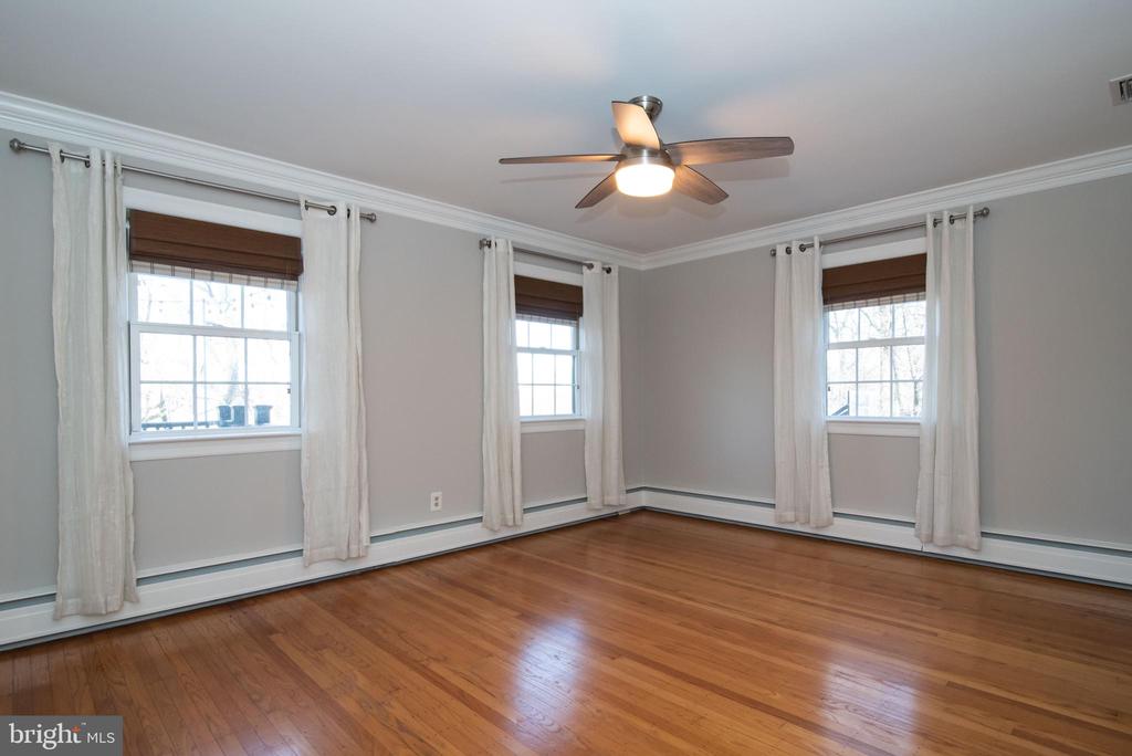 483 HILLTOP ROAD