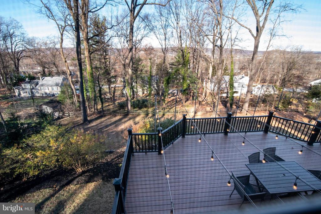 483 HILLTOP ROAD