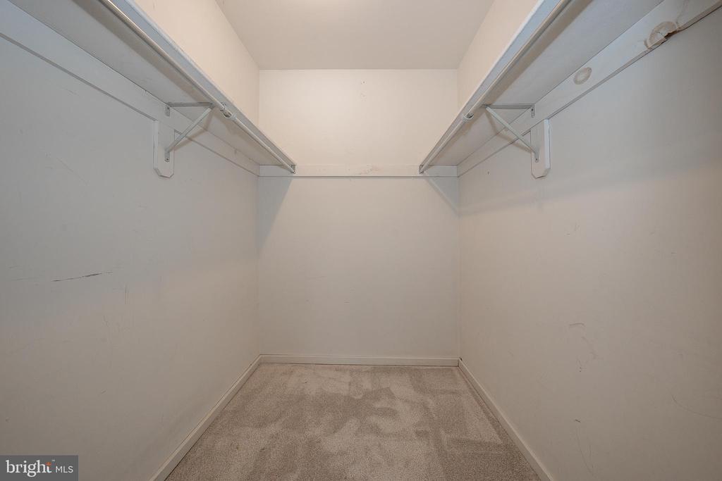 453 LYNETREE DRIVE Unit: 20-D