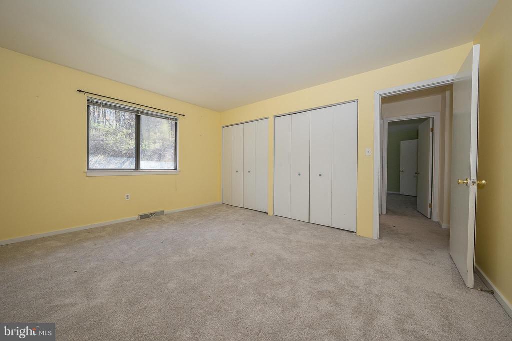 453 LYNETREE DRIVE Unit: 20-D