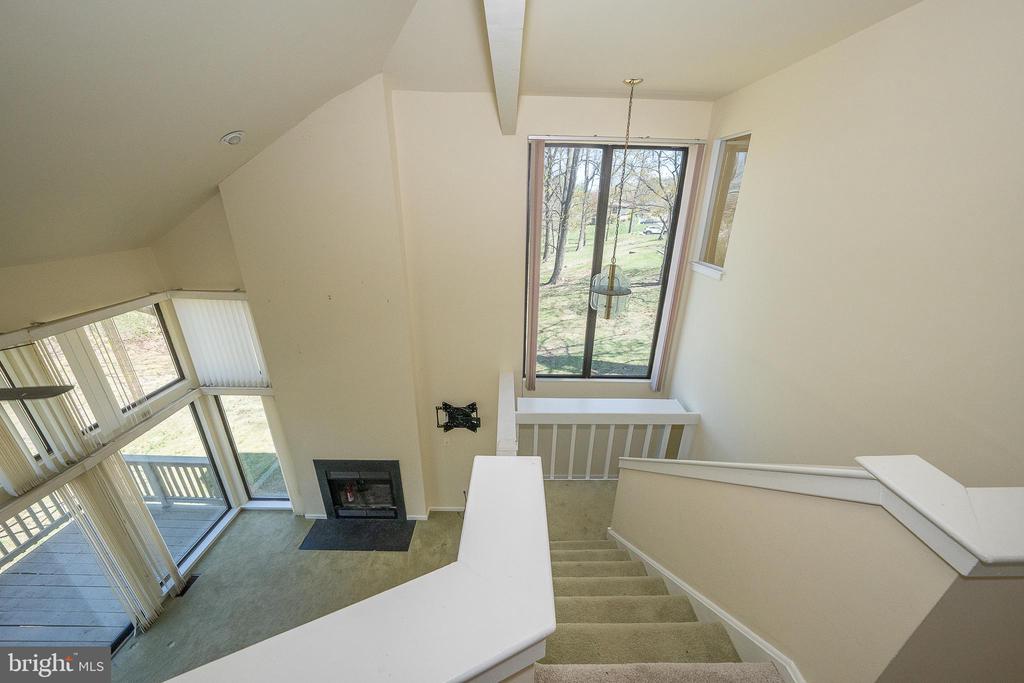 453 LYNETREE DRIVE Unit: 20-D
