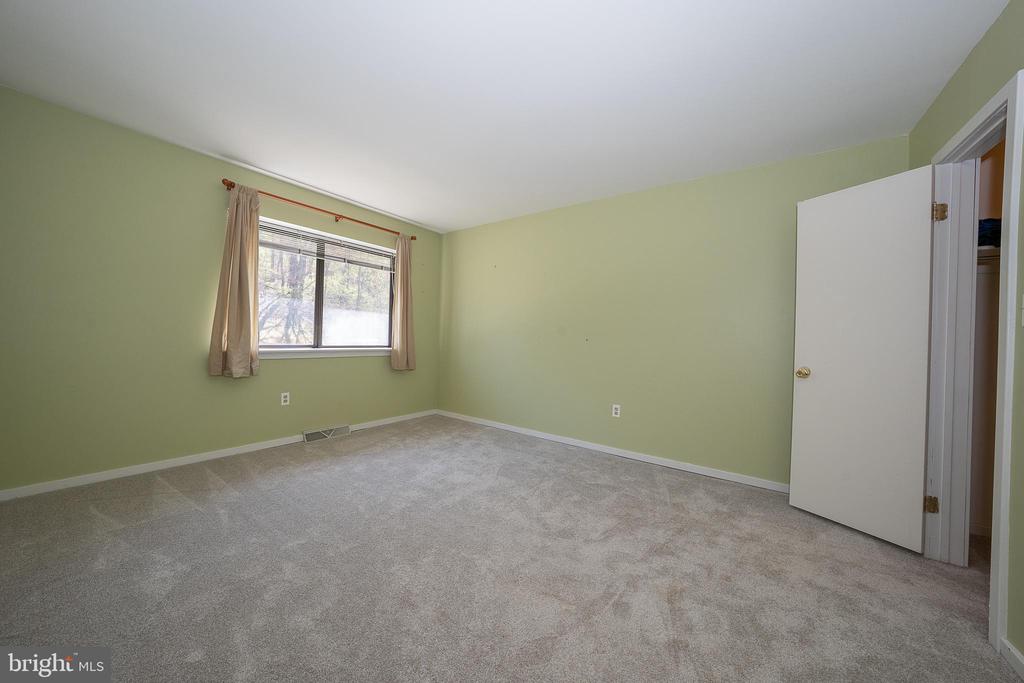 453 LYNETREE DRIVE Unit: 20-D