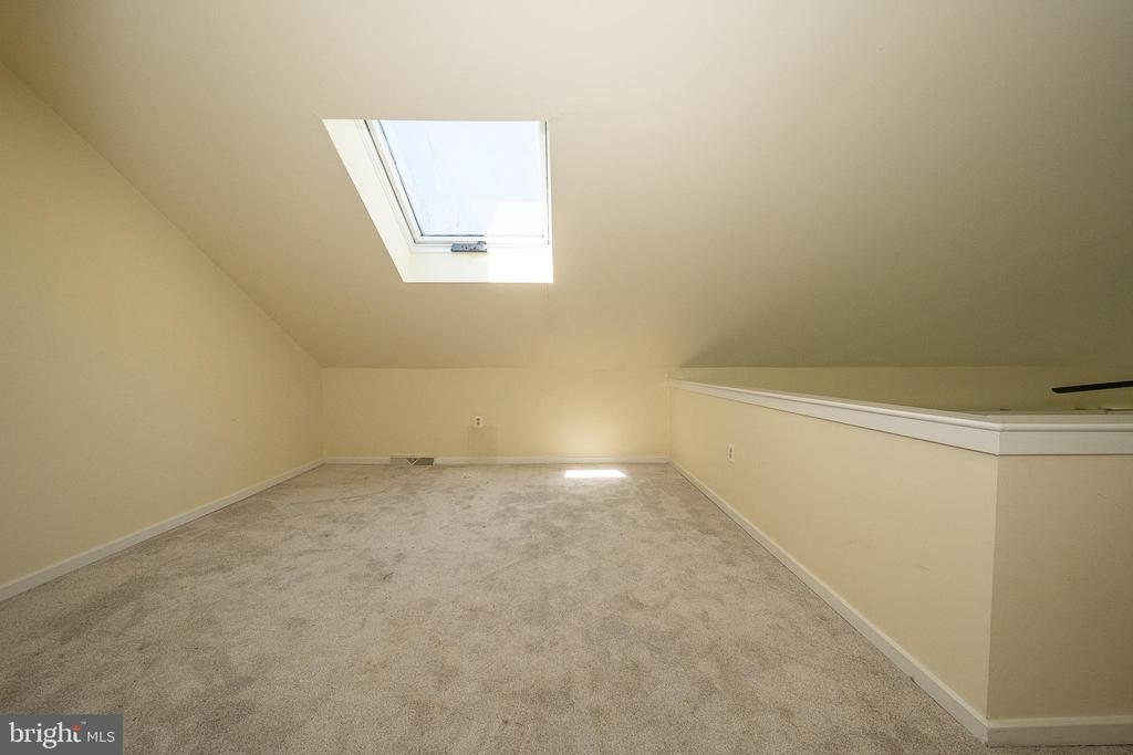 453 LYNETREE DRIVE Unit: 20-D