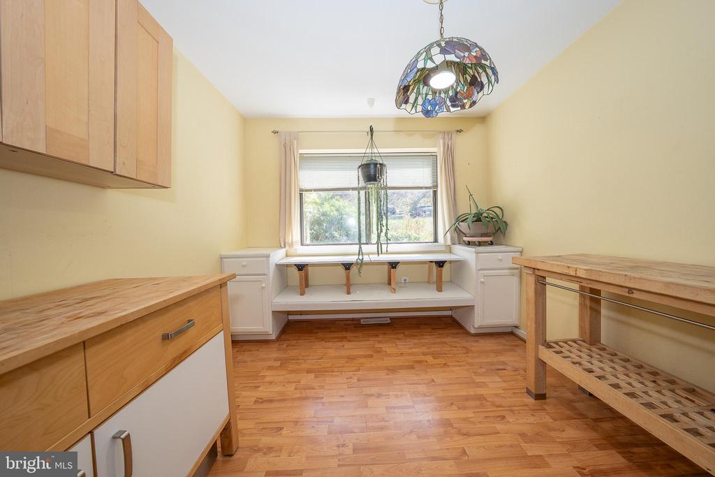 453 LYNETREE DRIVE Unit: 20-D