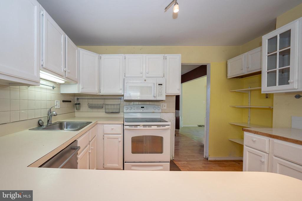 453 LYNETREE DRIVE Unit: 20-D