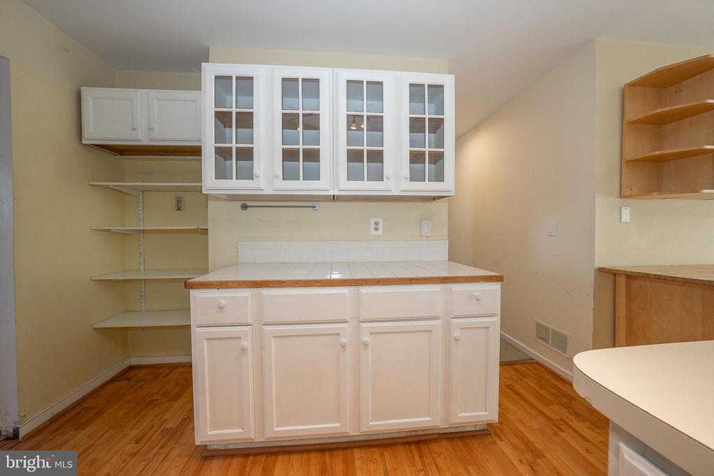453 LYNETREE DRIVE Unit: 20-D