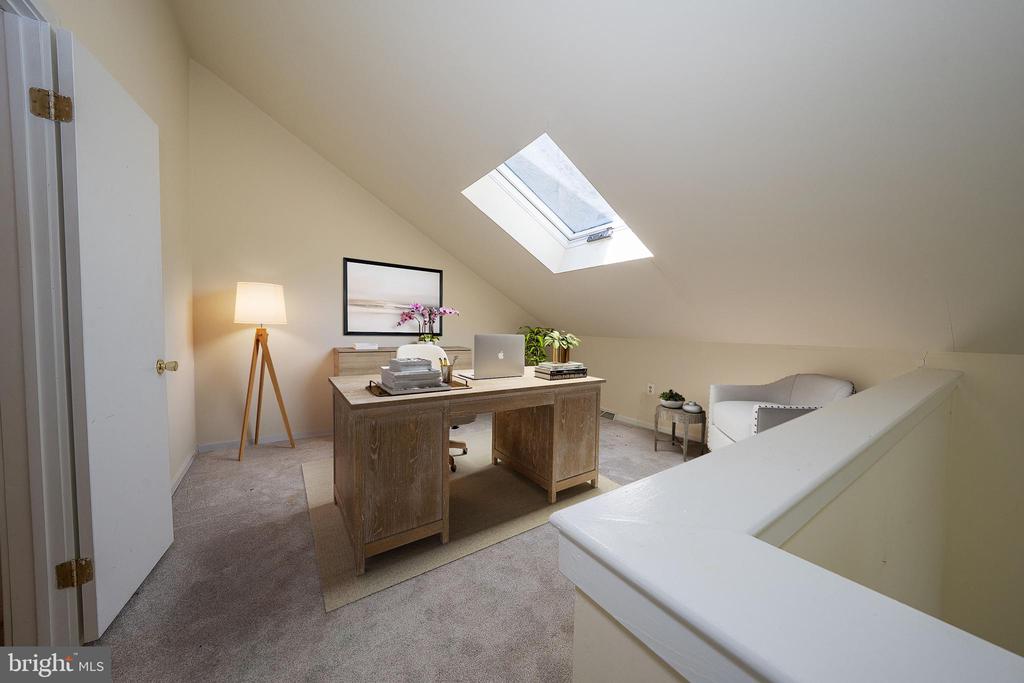453 LYNETREE DRIVE Unit: 20-D