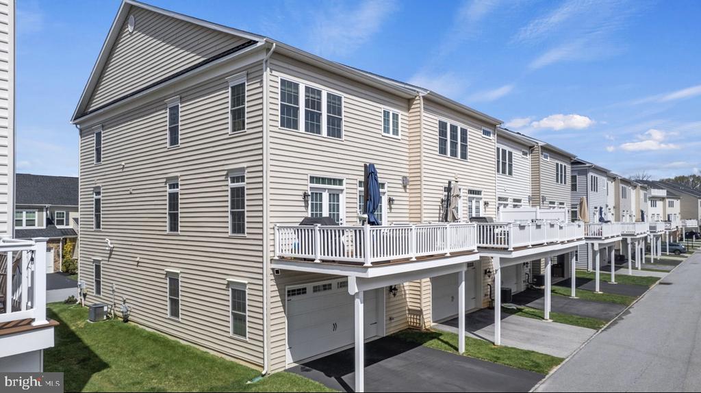 510 CLIFF LANE